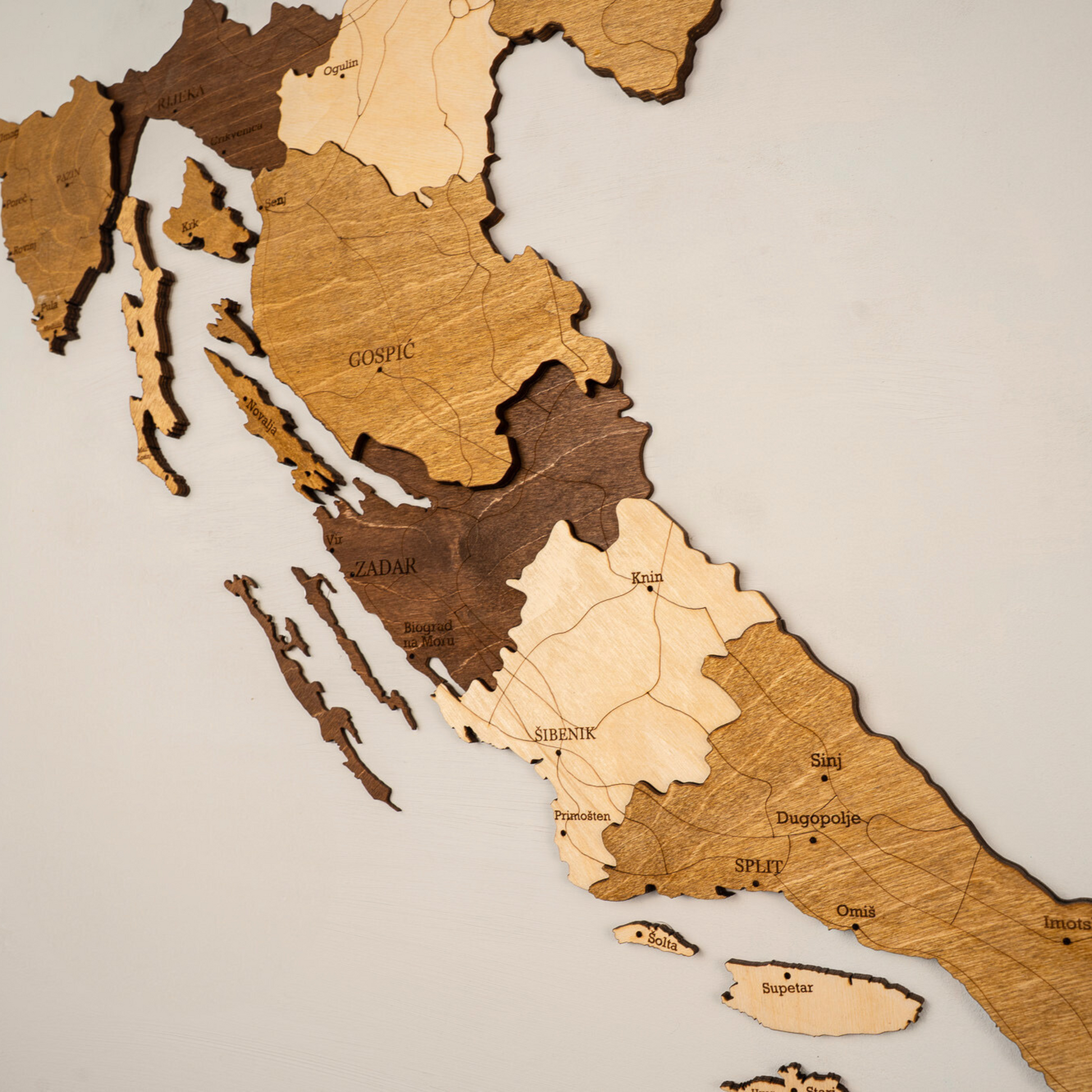 3D Holzkarte Kroatien – Handgefertigte Wanddeko mit Adriaküste & Inseln