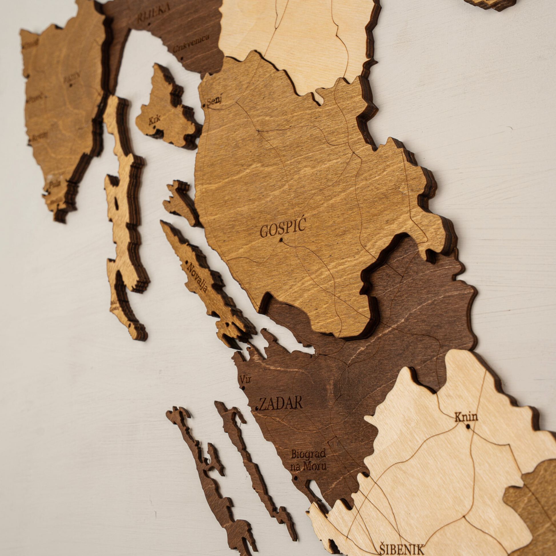 3D Holzkarte Kroatien – Handgefertigte Wanddeko mit Adriaküste & Inseln