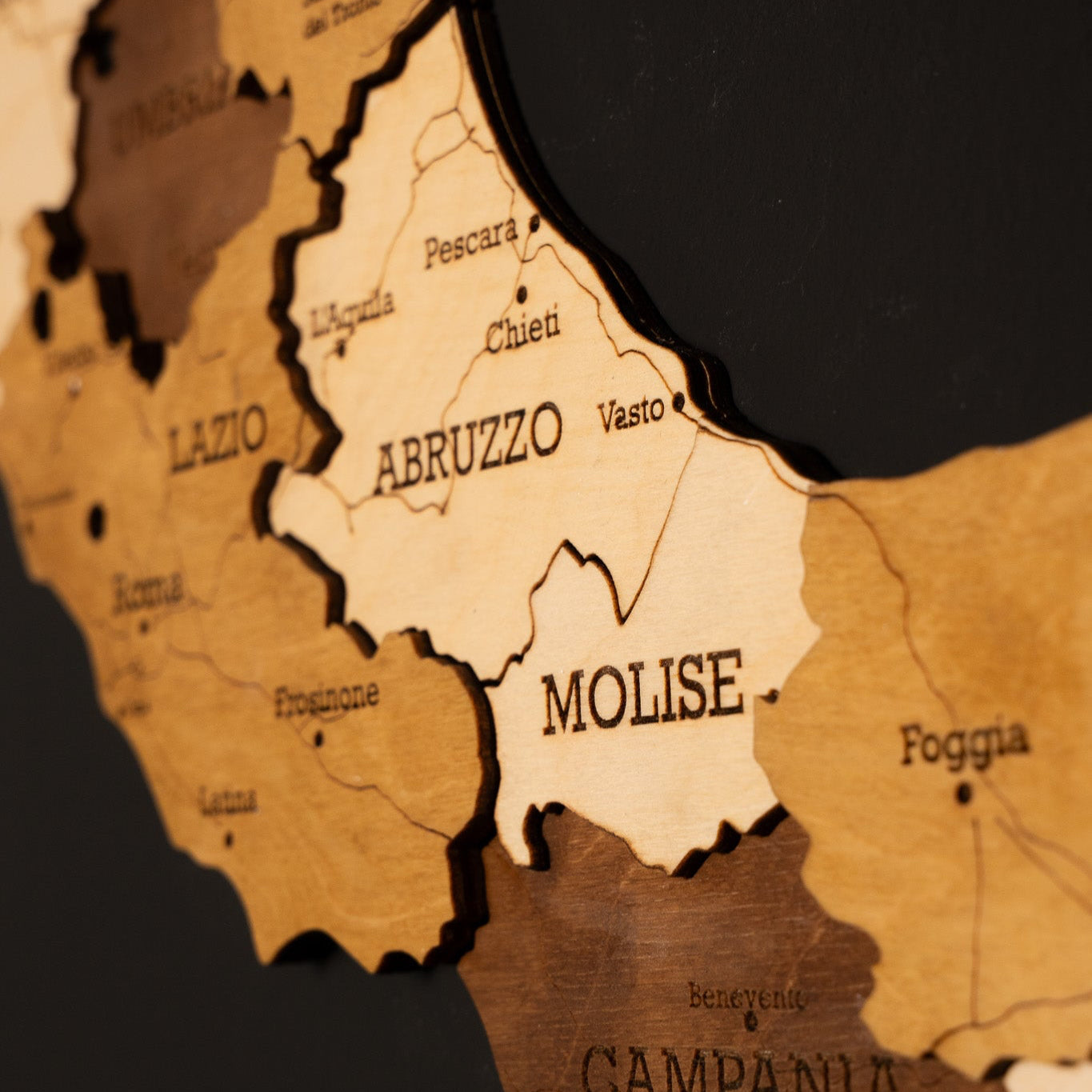 3D Holzkarte Italien – Handgefertigte Wanddeko mit Toskana & Sizilien