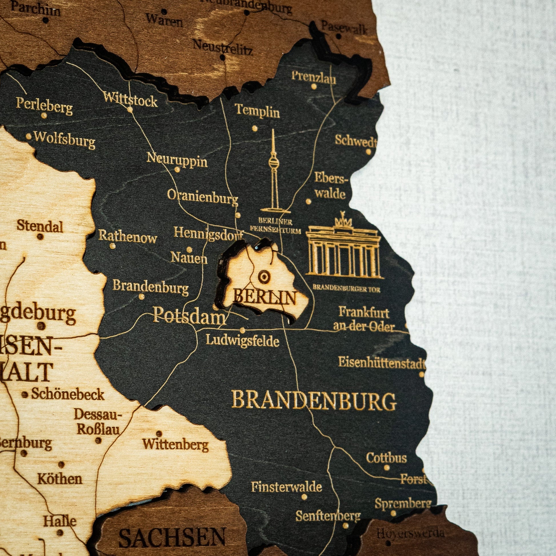 3D Holzkarte Deutschland – Handgefertigte Wanddeko mit Städten & Grenzen