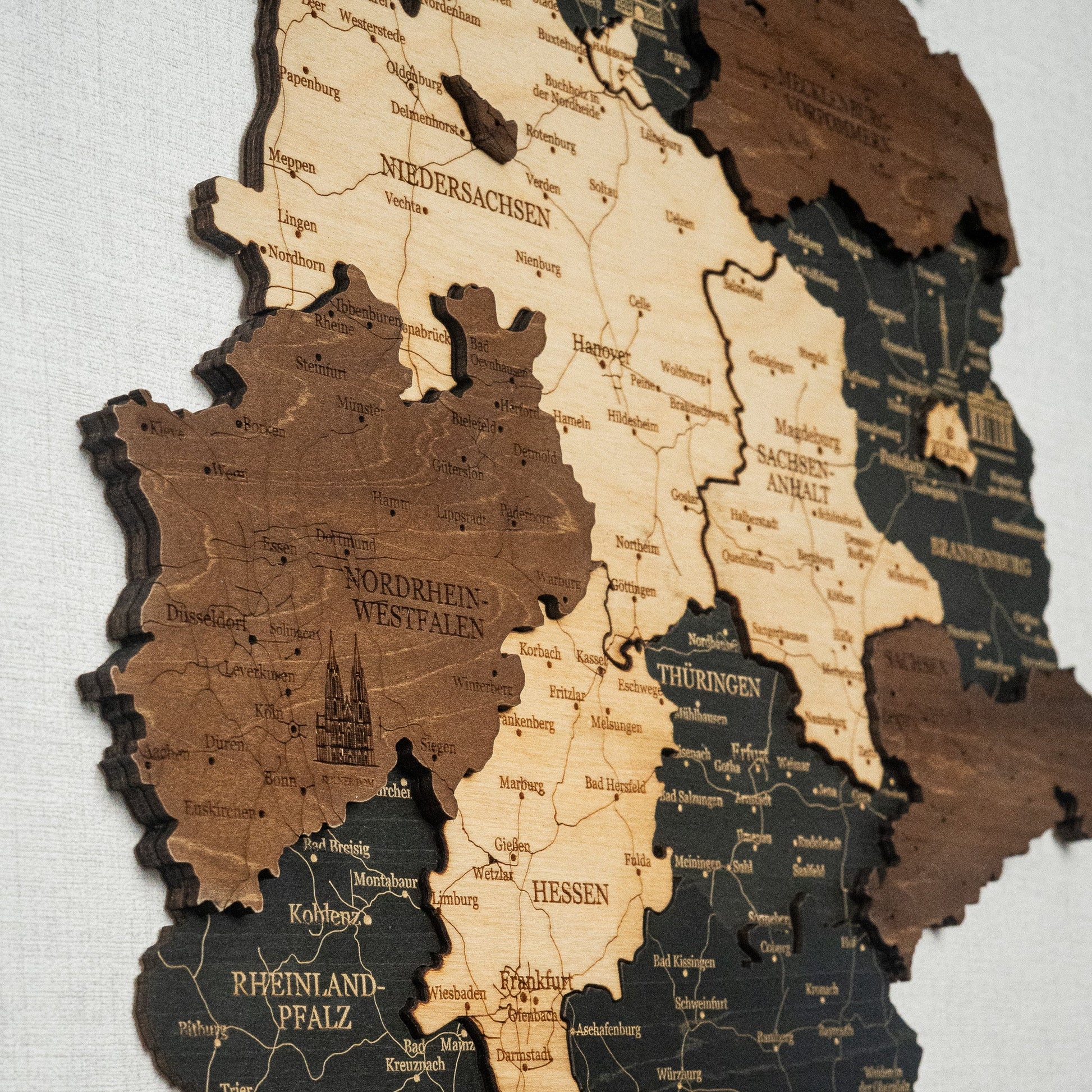 3D Holzkarte Deutschland – Handgefertigte Wanddeko mit Städten & Grenzen