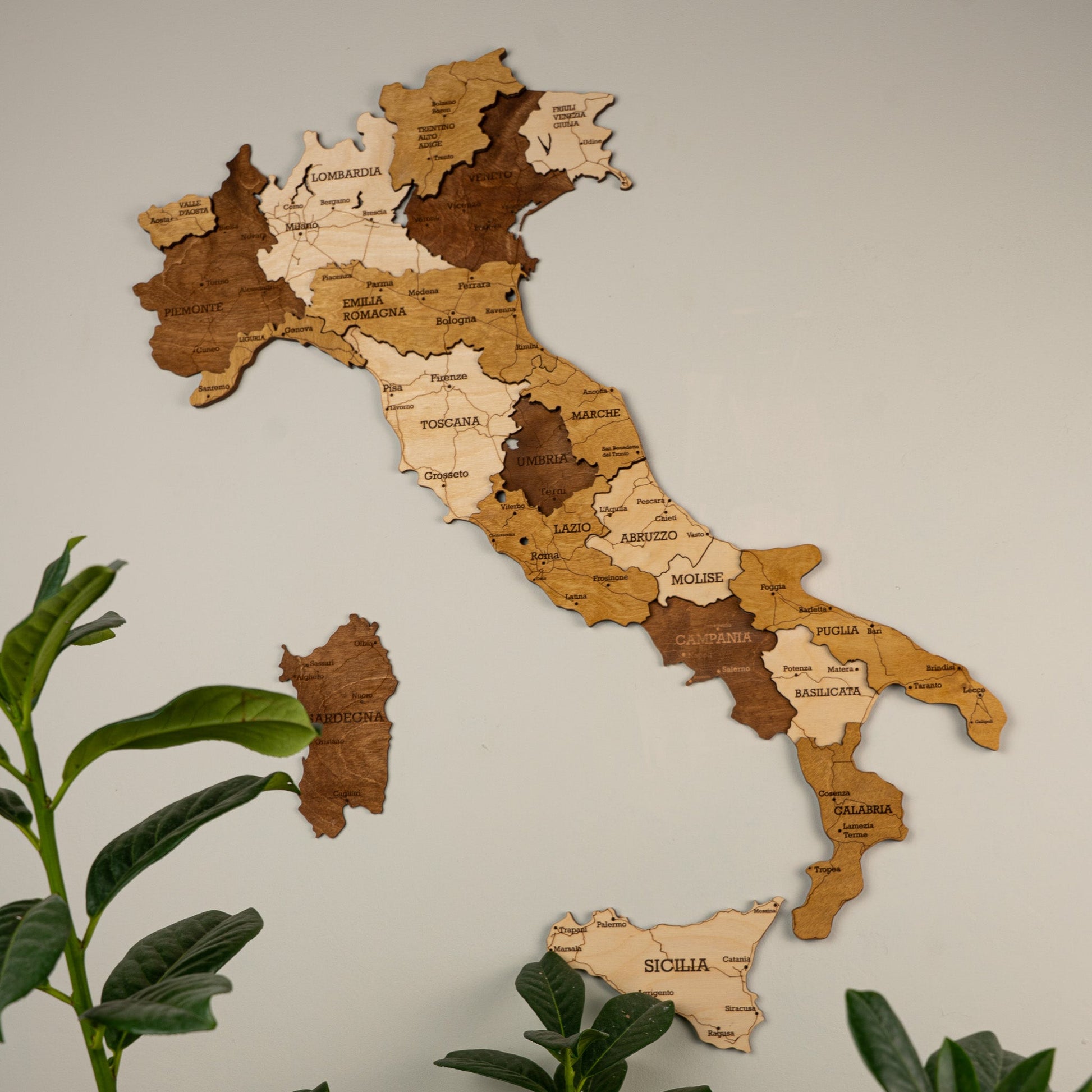 3D Holzkarte Italien – Handgefertigte Wanddeko mit Toskana & Sizilien