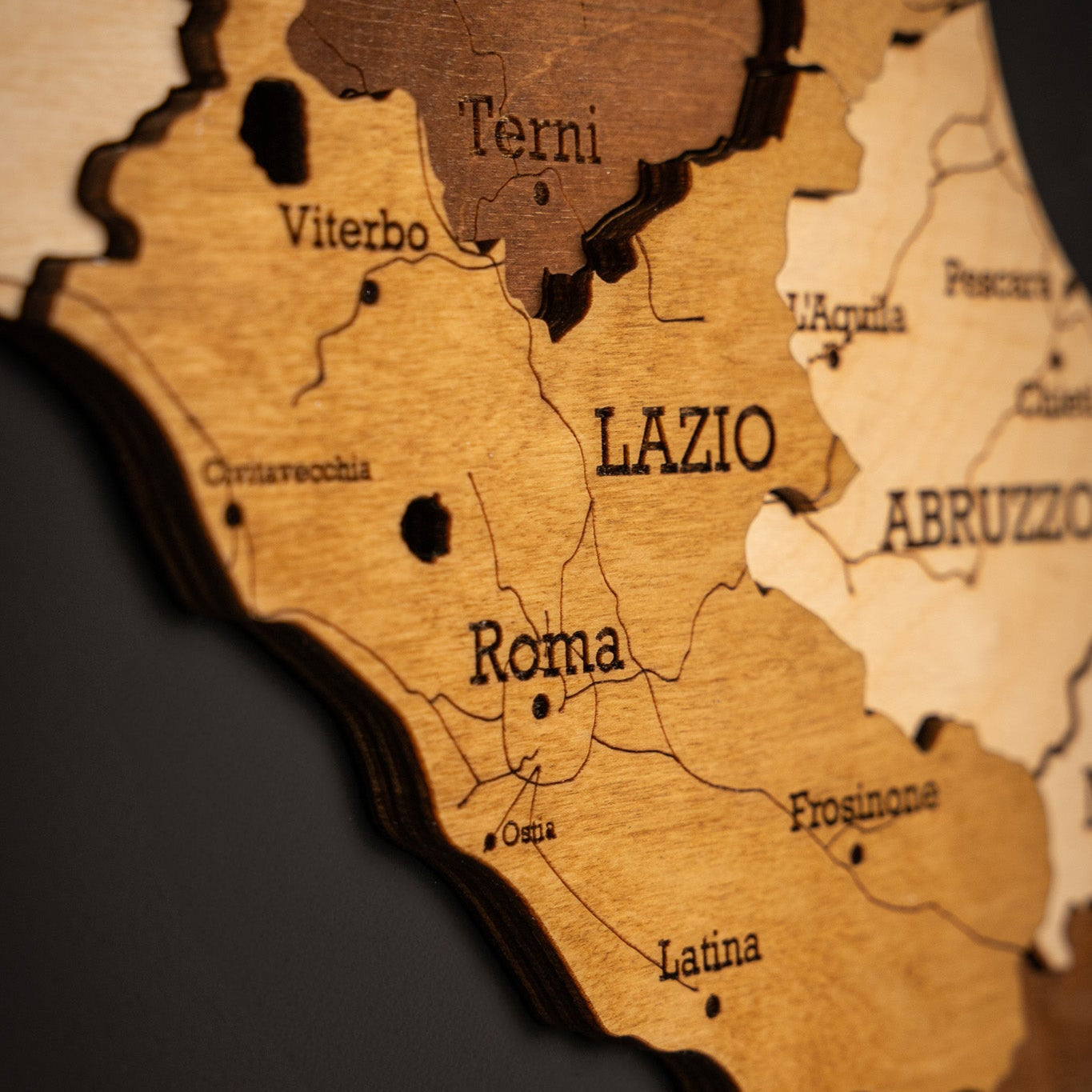 3D Holzkarte Italien – Handgefertigte Wanddeko mit Toskana & Sizilien