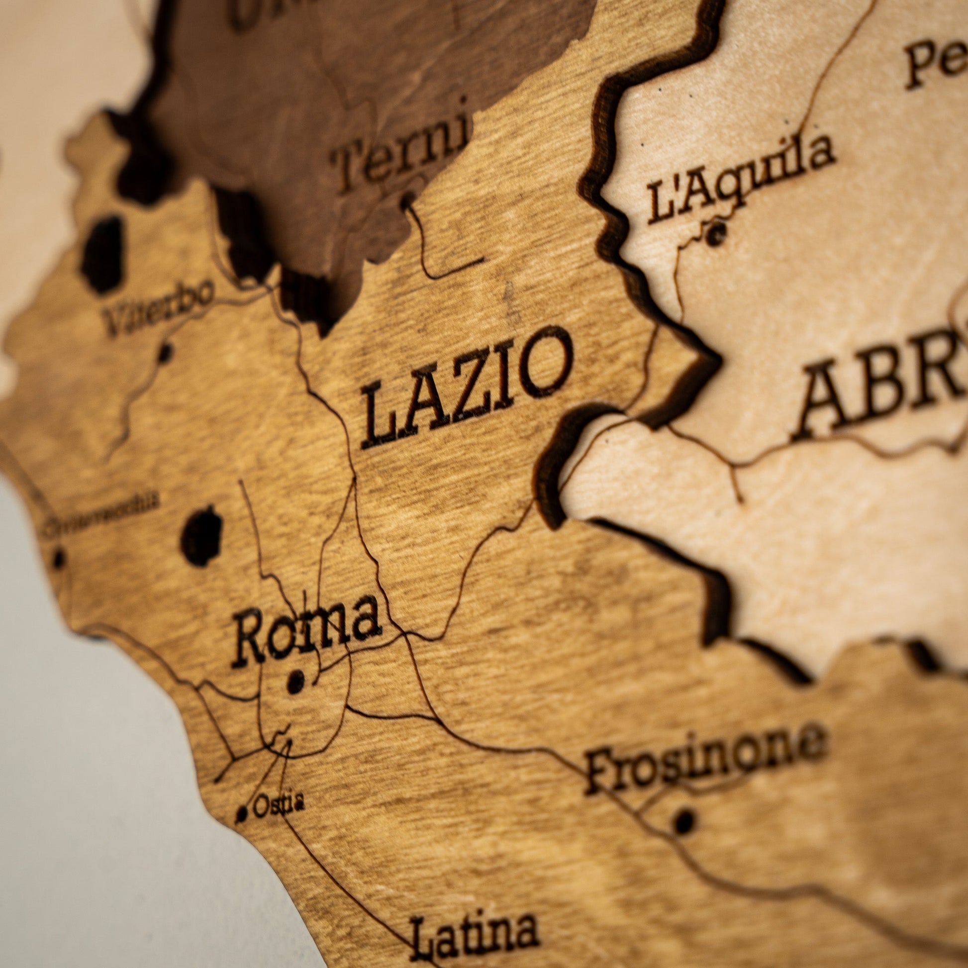 3D Holzkarte Italien – Handgefertigte Wanddeko mit Toskana & Sizilien