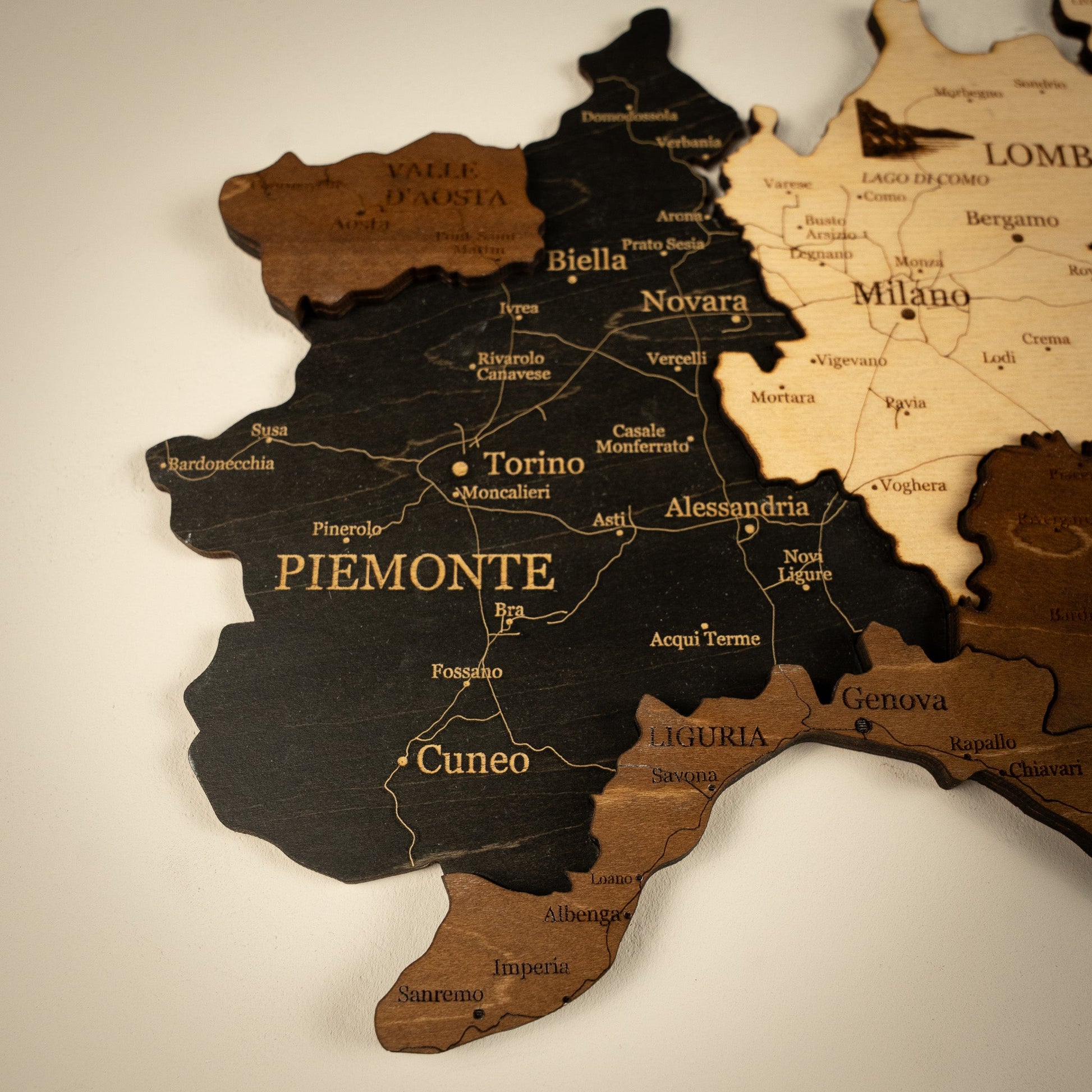 3D Holzkarte Italien – Handgefertigte Wanddeko mit Toskana & Sizilien