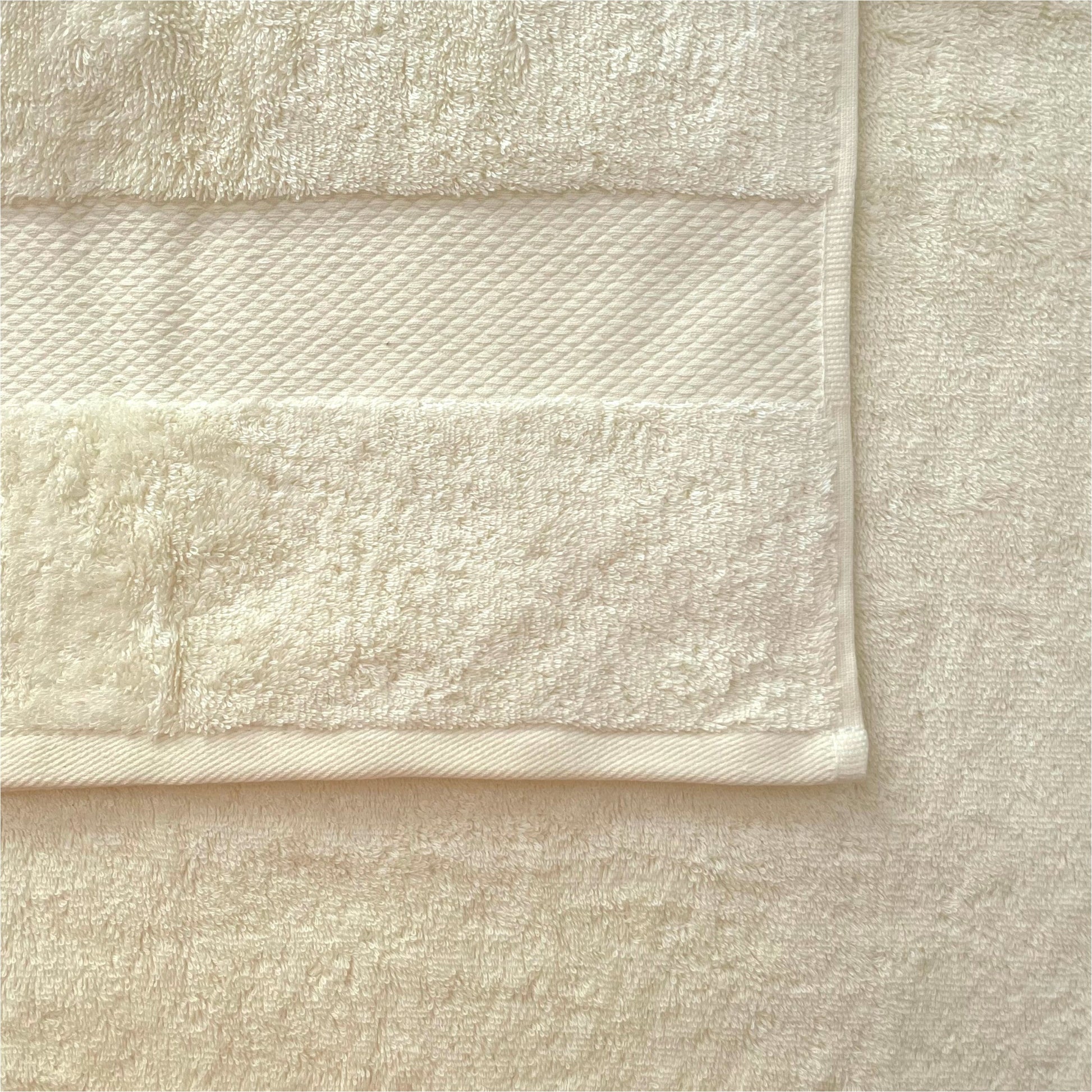 Plush Handtücher – 100% ägyptische Baumwolle, luxuriös & saugstark, verschiedene Größen & Farben