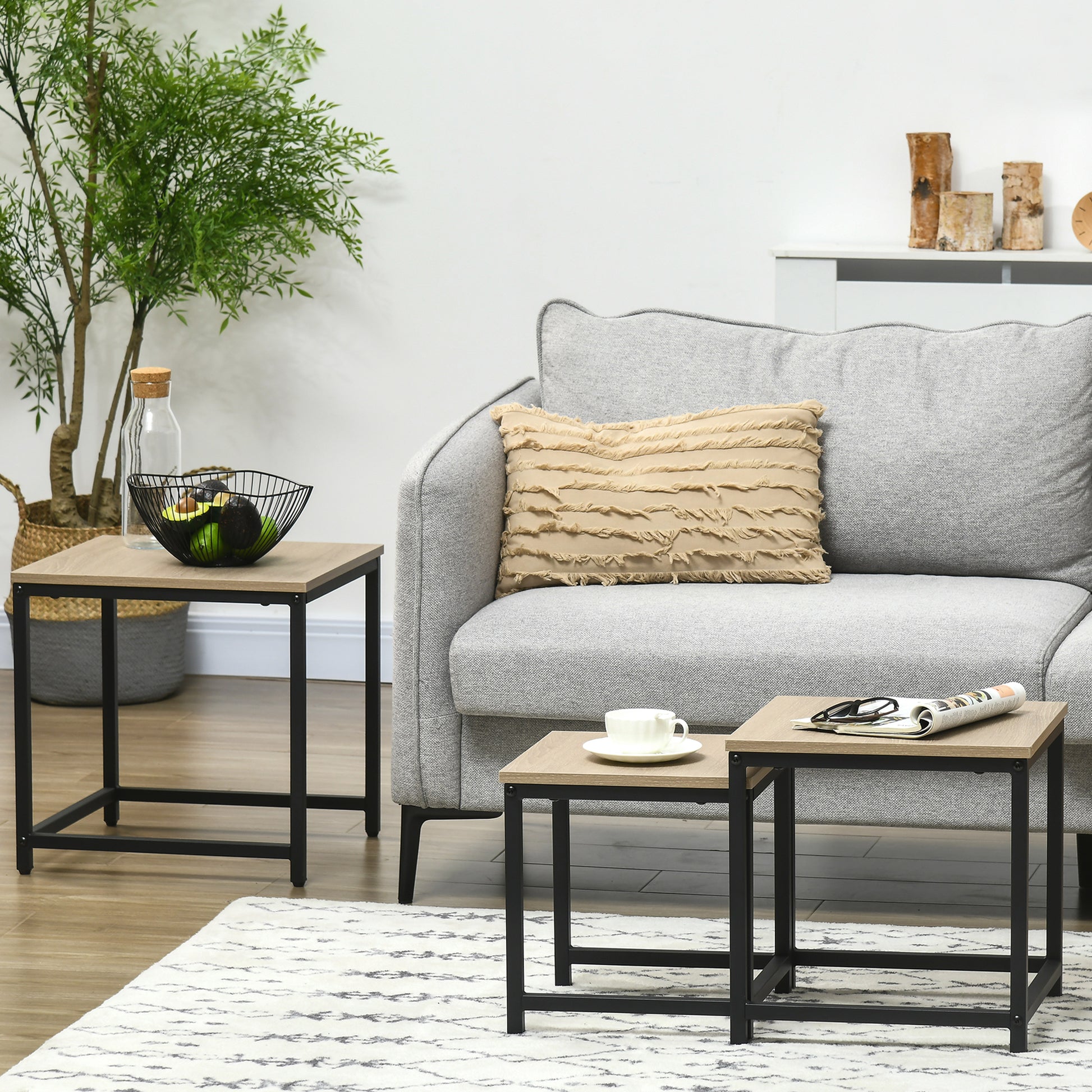 Set aus 3 Beistelltischen, Industrial Design, schwarzer Stahlrahmen, Tischplatte in Holzoptik